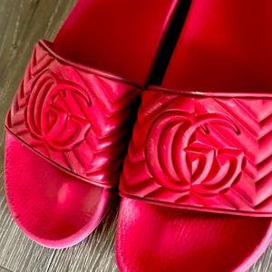 Gucci flip flops size 11 , condition is 6.5 out of 10